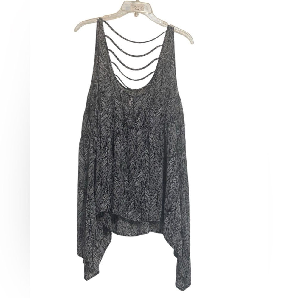 Torrid sheer, black & white, Strappy back tank. Size 2 large GUC - Picture 8 of 8